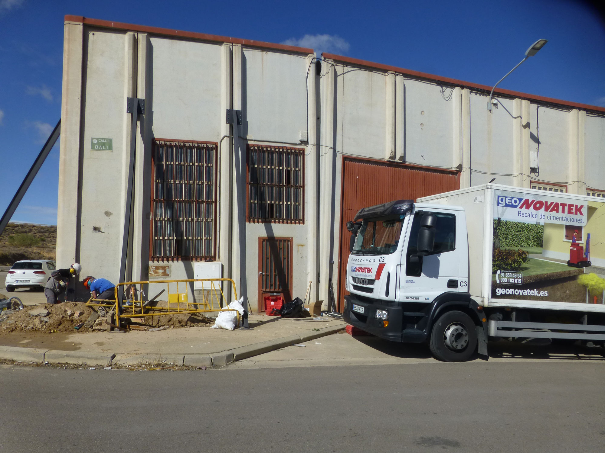 Reparación en nave industrial. Recalce cimentación con elevación