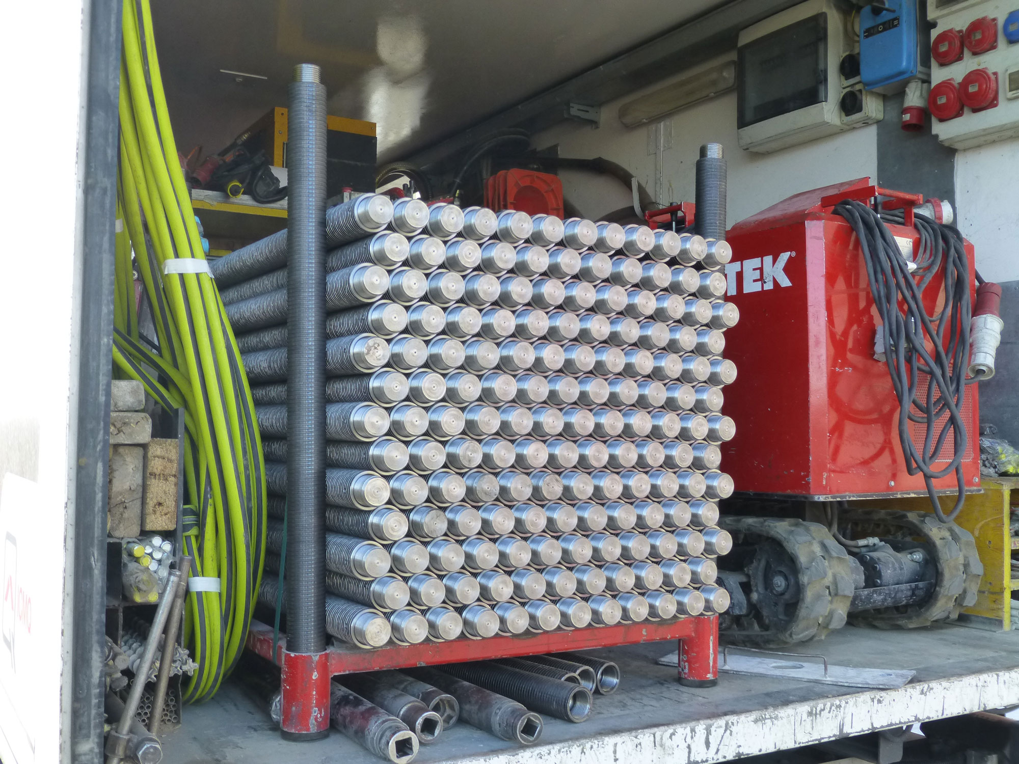 Reparación en nave industrial. Recalce cimentación con elevación Reparación en nave industrial. Recalce cimentación con elevación